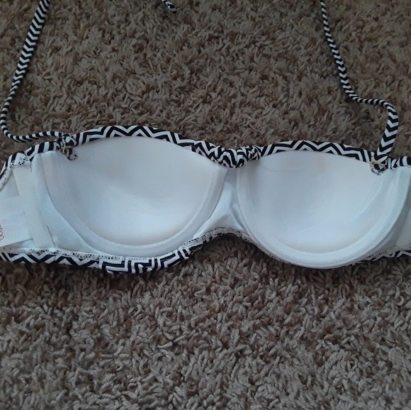 Zig zag black and white bikini top with strap - Picture 3 of 4